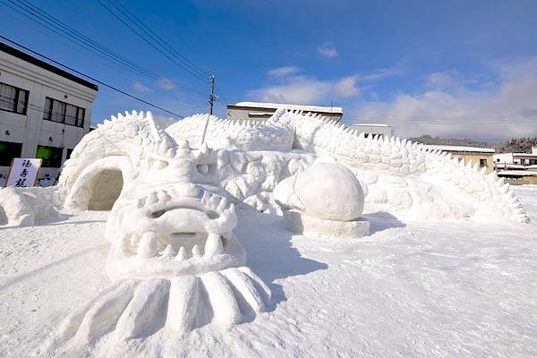 Iiyama ice sculpture of a dragon