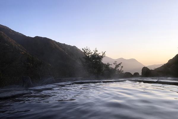 Maguse Onsen hot spring. Stunning sunset from the pool